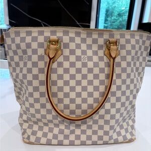 Louis Vuitton Sareya Traveller
